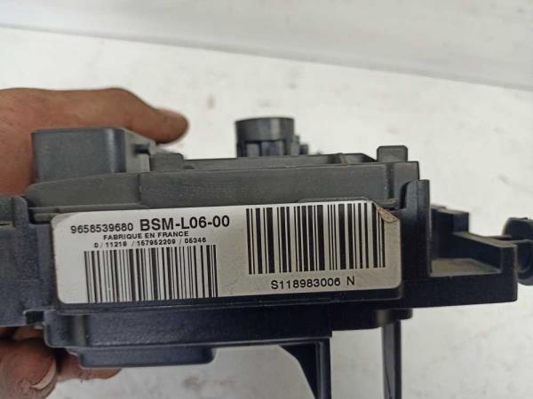 BOITIER ELECTRONIQUE CITROEN / PEUGEOT BSM-L06-00 - Vue 2